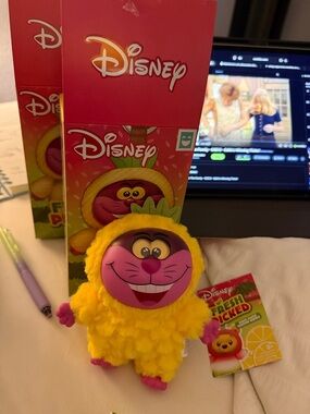 Disney Fresh Picked Vinyl-Face Plush Blind Box (Cheshire Cat
Confirmed)